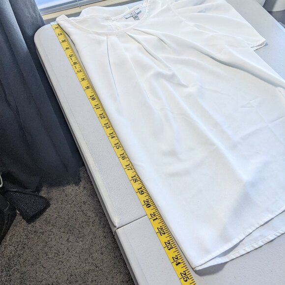 IRIS top with statement sleeves, round neck, short sleeves,  pearl button - Picture 8 of 11